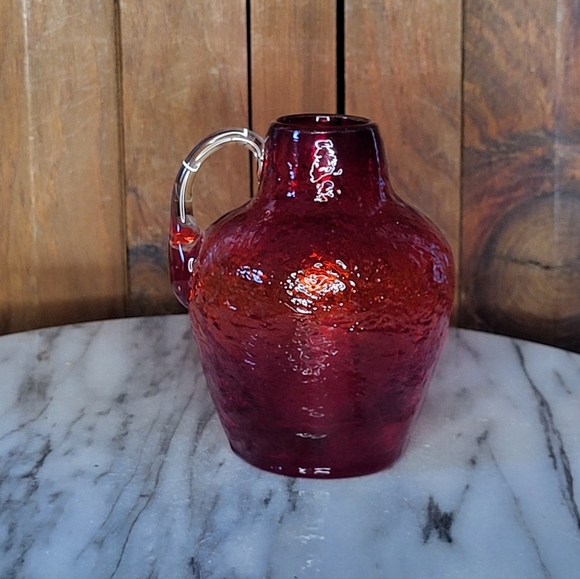 Elegant Red Glass Vase - Picture 8 of 16